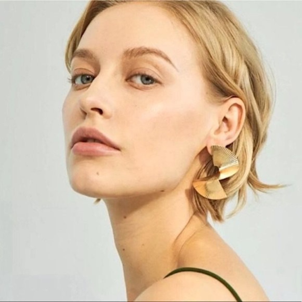 SHASHI 1984 Earring in Gold